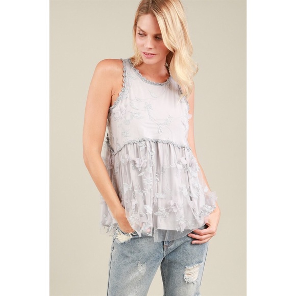 HP 9/30 🎉 1 SMALL LEFT Grey Floral 3D Detail Top - Picture 3 of 7